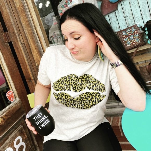 Tops - Leopard Lips Unisex Sizing Tee